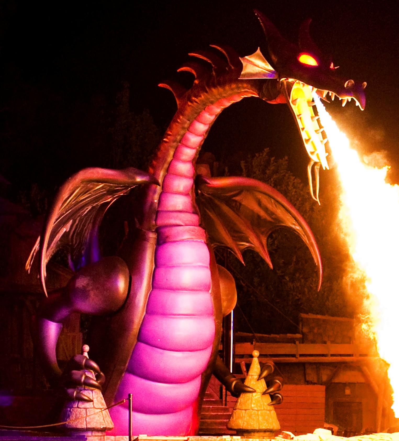 The Disneyland Fantasmic Dragon (Take that WDW!)