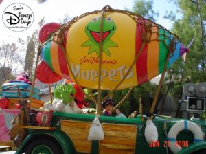 Disney Stars and Motor Cars parade - Kermitt