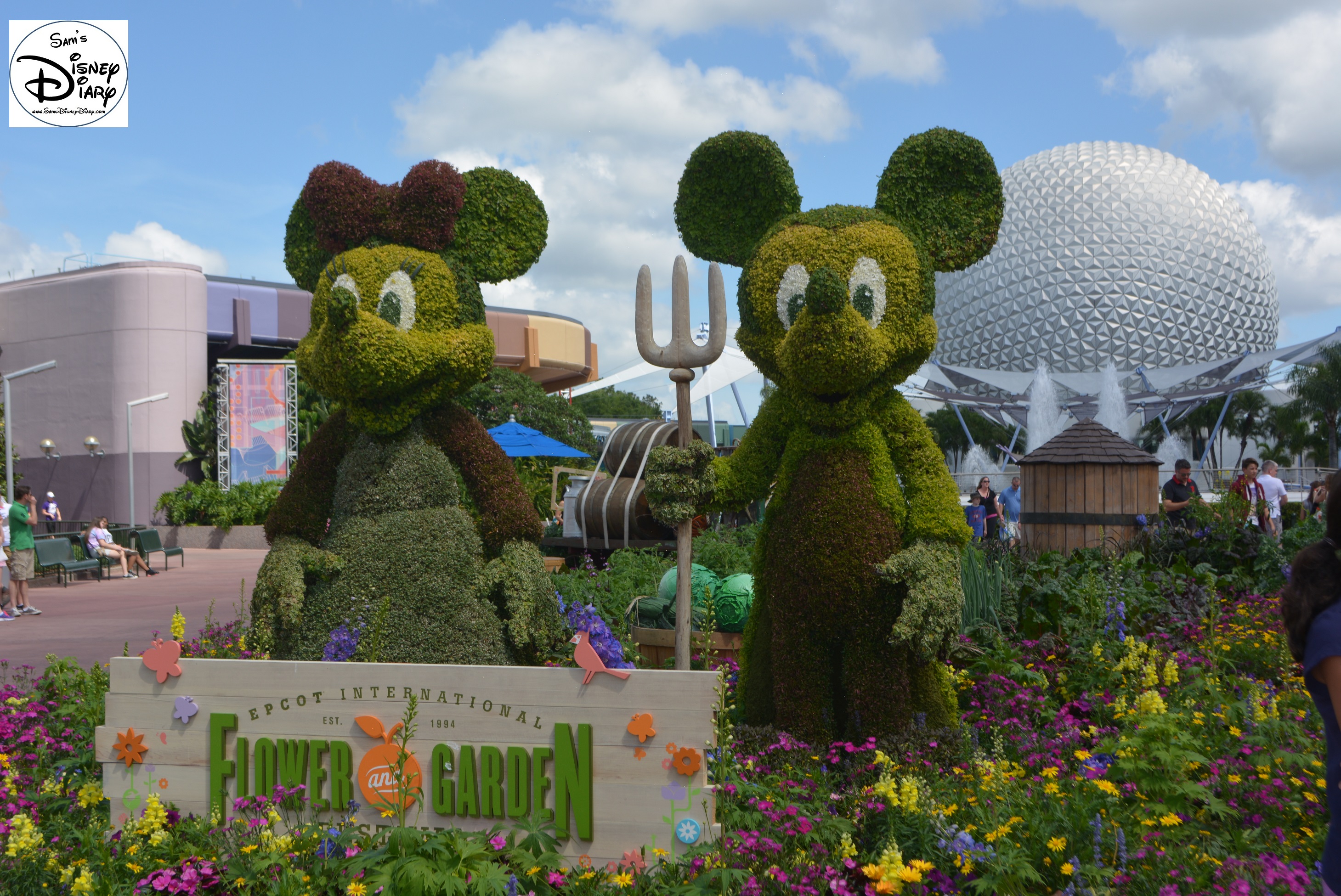 Epcot Flower and Garden Festival - Mickey and Minnie Topiary 2015