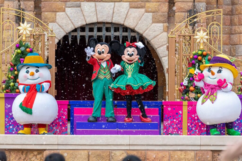 “A Disney Christmas” returns to Hong Kong Disneyland Resort from November 2022 to early January 2023.