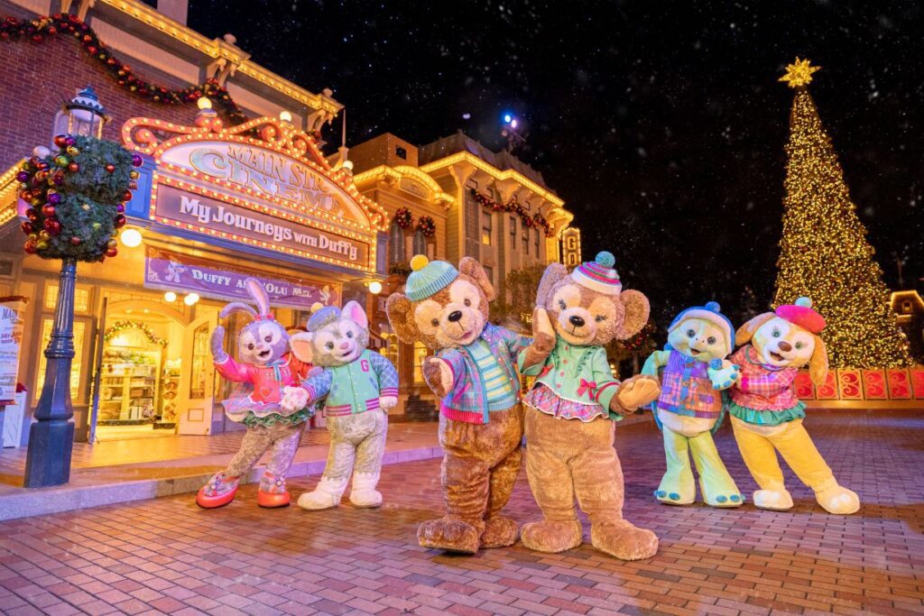 “A Disney Christmas” returns to Hong Kong Disneyland Resort from November 2022 to early January 2023.