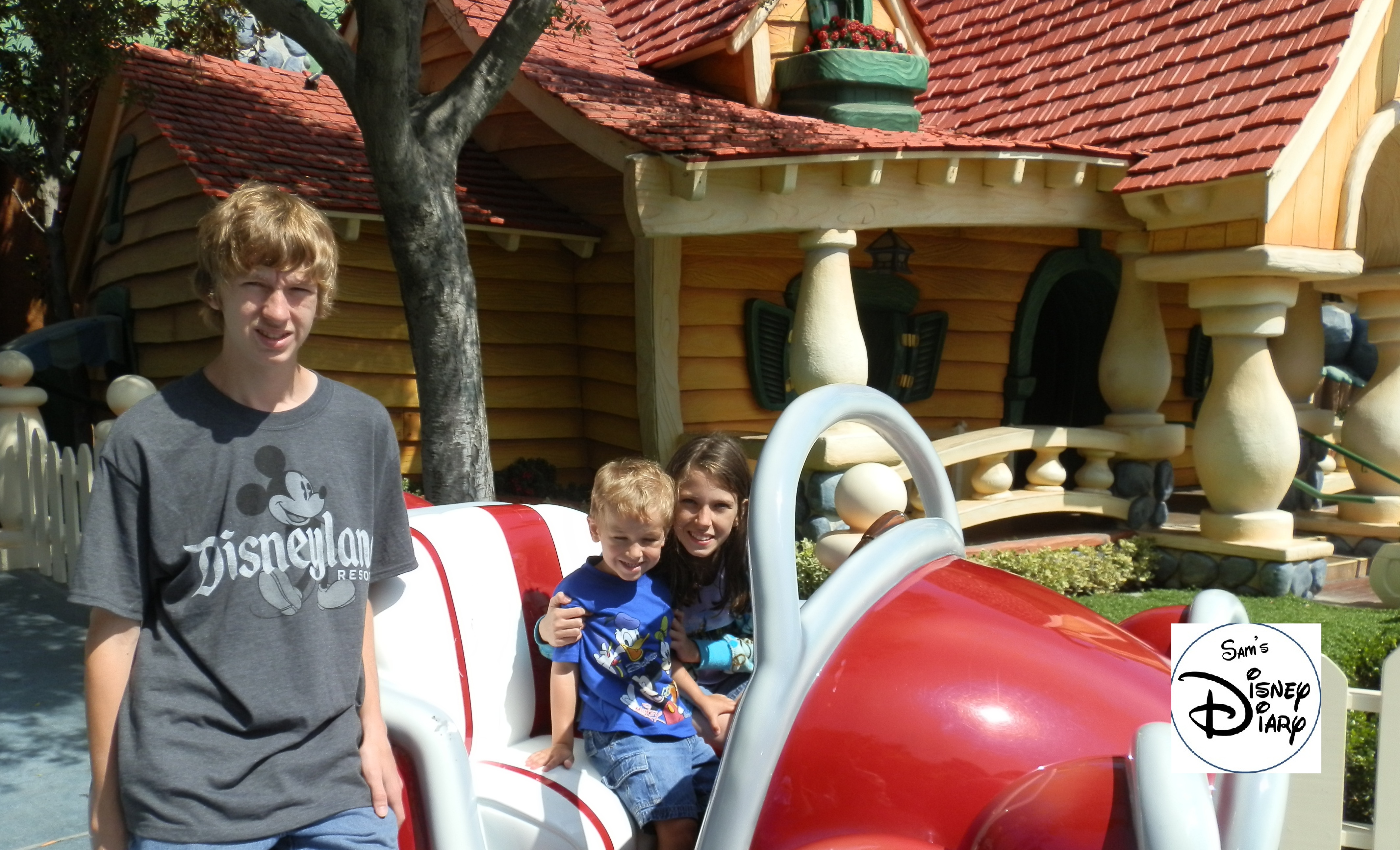 Disneyland Fantasyland | WDW Magic Kingdom Fantasyland | Disneyland vs Walt Disney World | Mr Toad