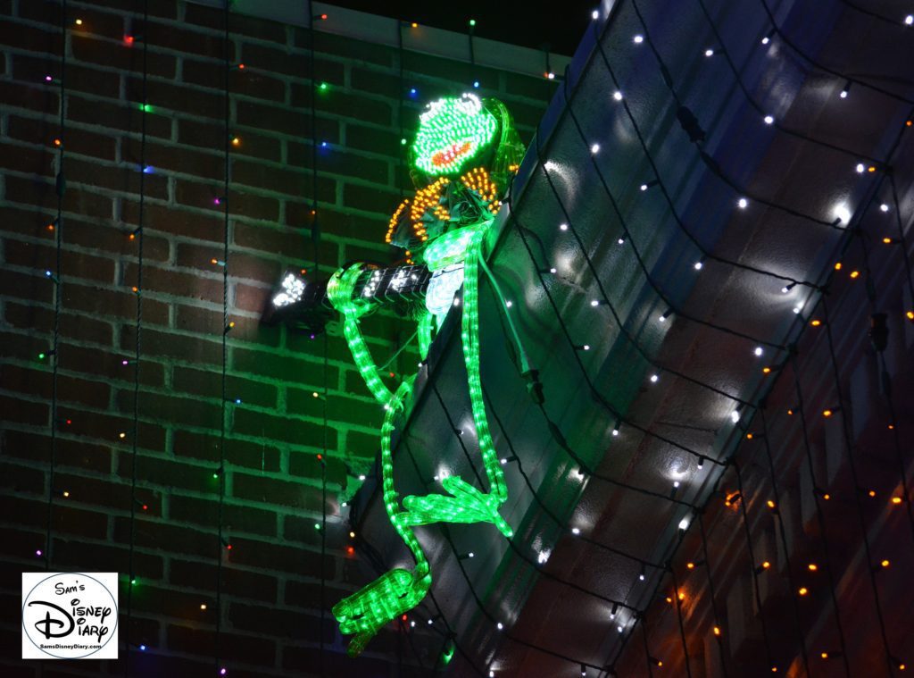 Osborne Spectacle of dancing Lights - Hidden characters have become very popular over the 20 years of the lights.. here is a hidden Kermit.