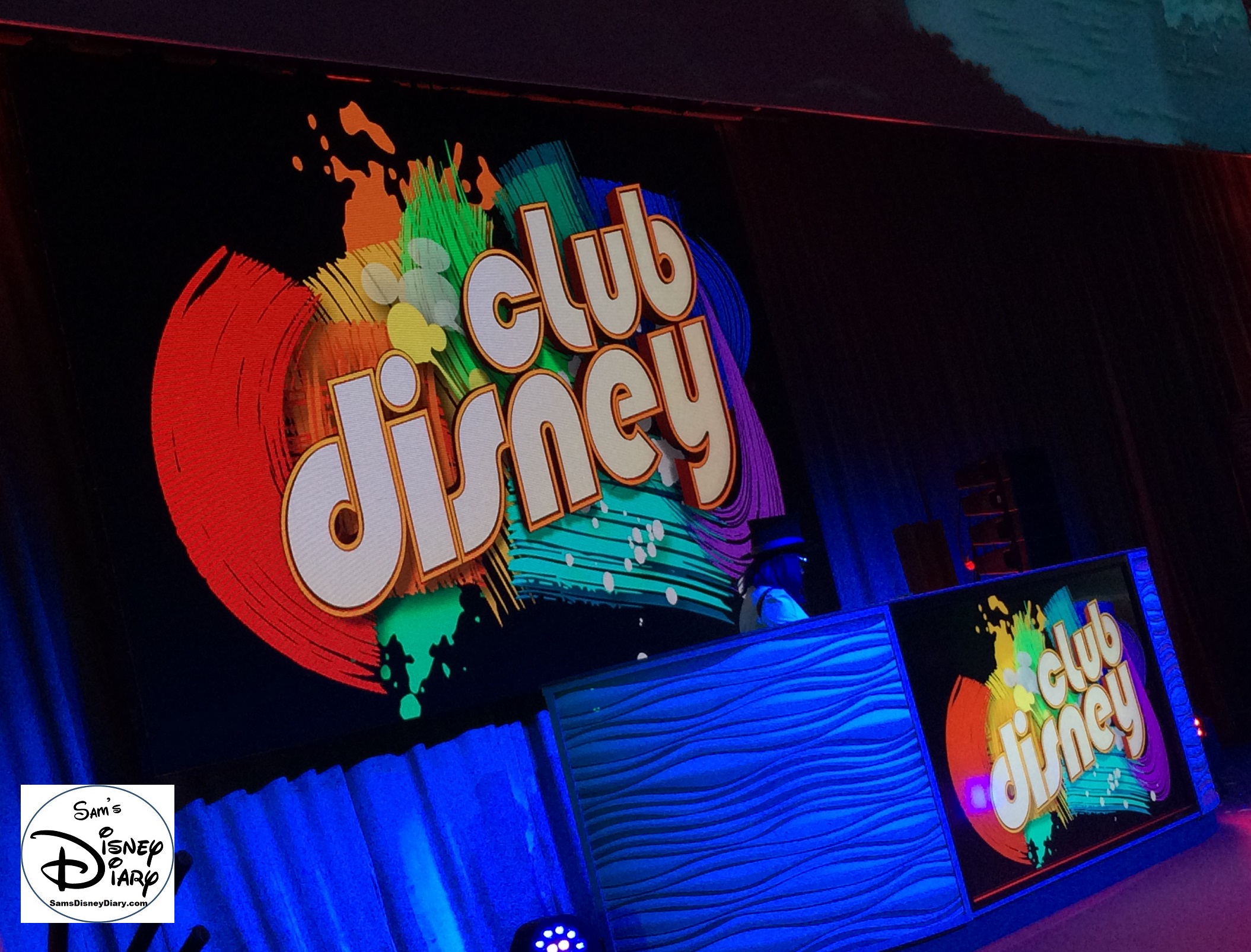 Hollywood Studios Club Disney - Closed after only two months of operation.