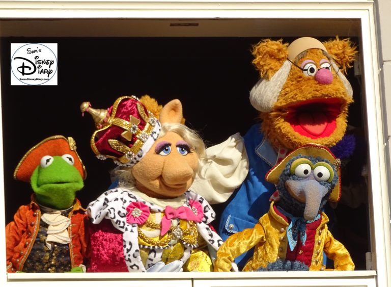 The Muppets present Great Moments in American History. The Gang is all here for a salute to all nations but mostly America... wait, wrong park, sorry The Muppet Gang