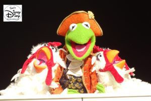 SamsDisneyDiary Episode #75 - The Muppets present Great Moments in American History. Kermet gets some help from Gonzo's Chickens