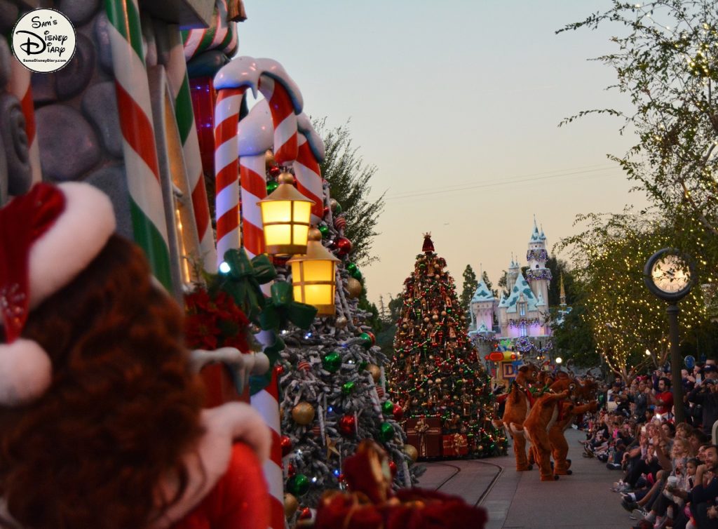 SamsDisneyDiary 82: Disneyland Christmas Fantasy Parade - A view down mainstreet