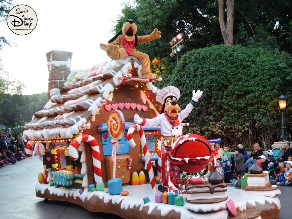 SamsDisneyDiary 82: Disneyland Christmas Fantasy Parade - Goofy and Pluto