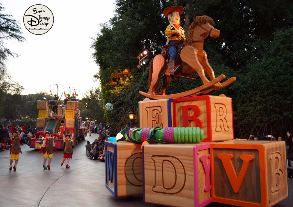 SamsDisneyDiary 82: Disneyland Christmas Fantasy Parade