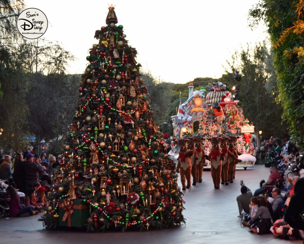 SamsDisneyDiary 82: Disneyland Christmas Fantasy Parade - Reindeer and Santa