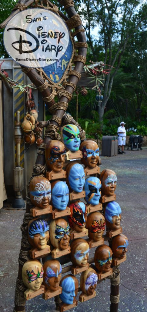 Color of mo'ara, merchandise location, features Na'vi inspired Face Painting
