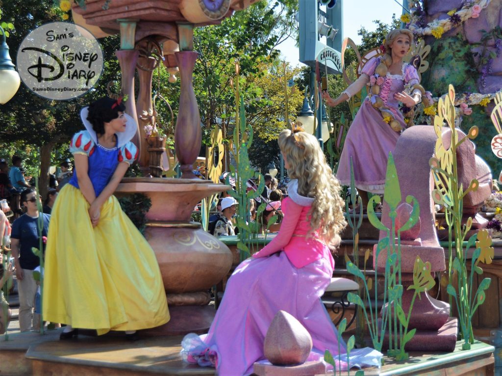 Royal Princess Romantic Melodies float featuring Disney Princesses