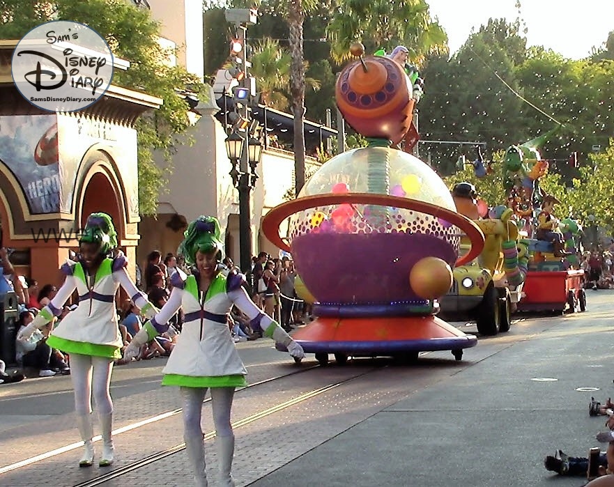 Sams Disney Diary #114: Pixar Parades - Disney California Adventure Pixar Pals Parade (2017)