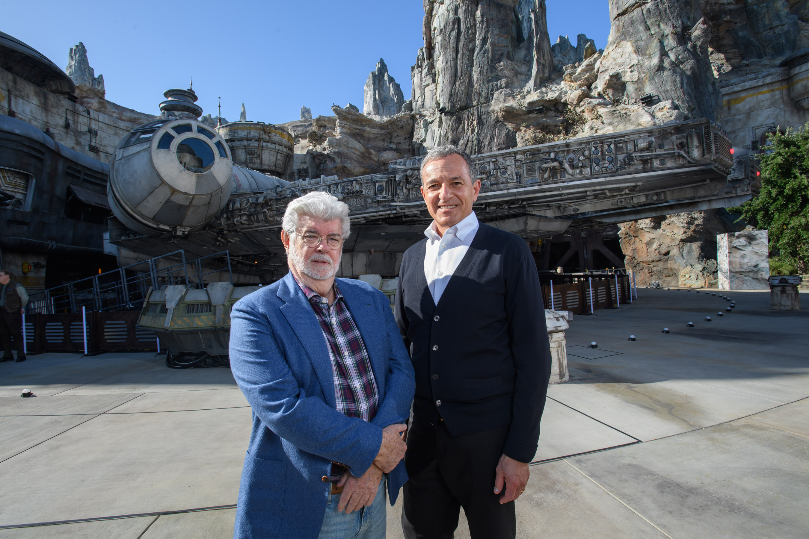 Bob Iger and George Lucas Tour Star Wars: Galaxy’s Edge at Disneyland Park Ahead of Opening