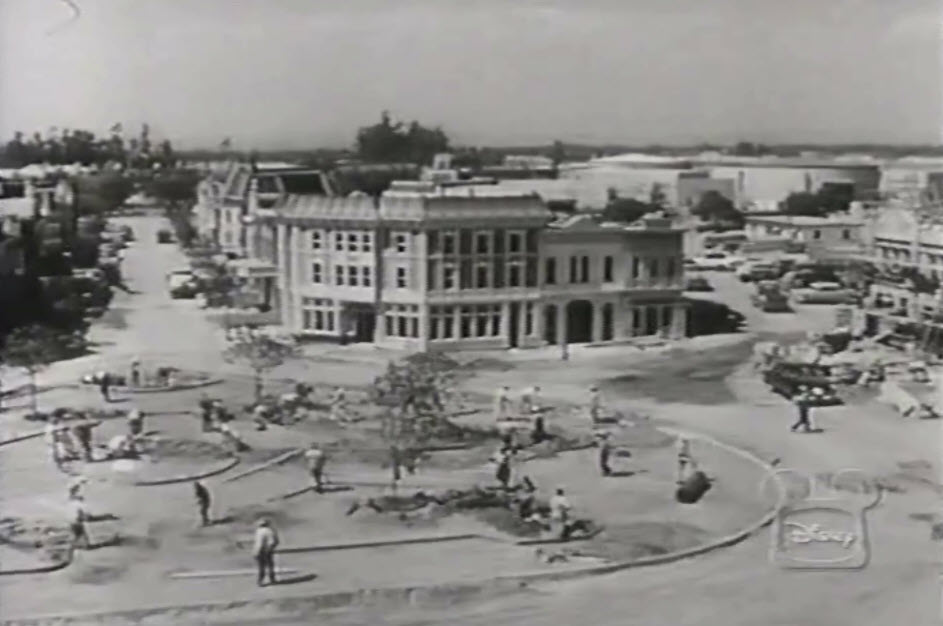 Originally aired May 28 1961, Disneyland ’61 provided an opportunity for Walt to get his audience up to date on the latest at Disneyland.