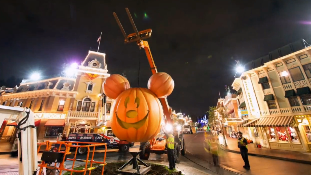 Decorating Disney, Holiday Magic (2017)