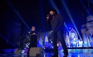 Disney Magical Holiday Celebration 2016 Garth Brooks
