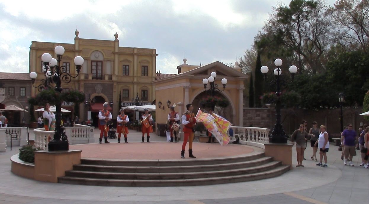 Spandellatori de sandselpocro (Epcots Italian Flag Throwing Troupe) 2015
