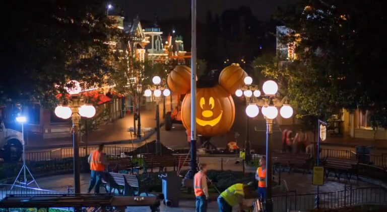 Decorating Disney Halloween Magic | Disneyland | Walt Disney World | Disney Cruise Lines | 2018