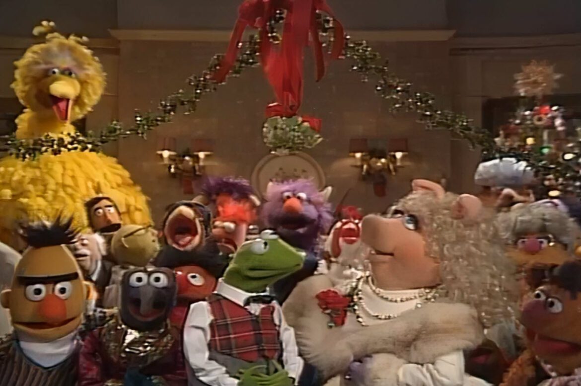 Muppets Family Christmas | HD Version | Jim Henson | Sesame Street ...