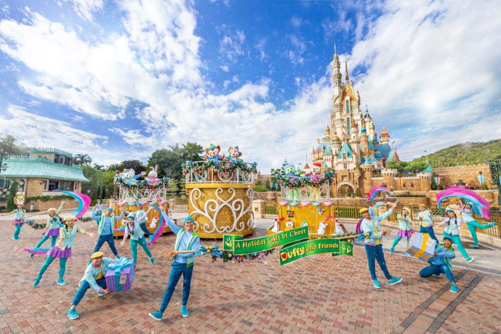 “A Disney Christmas” returns to Hong Kong Disneyland Resort from November 2022 to early January 2023.