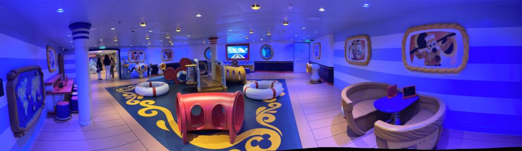 Disney Wish | Oceaneer Club | Mickey and Minnie Captain’s Deck