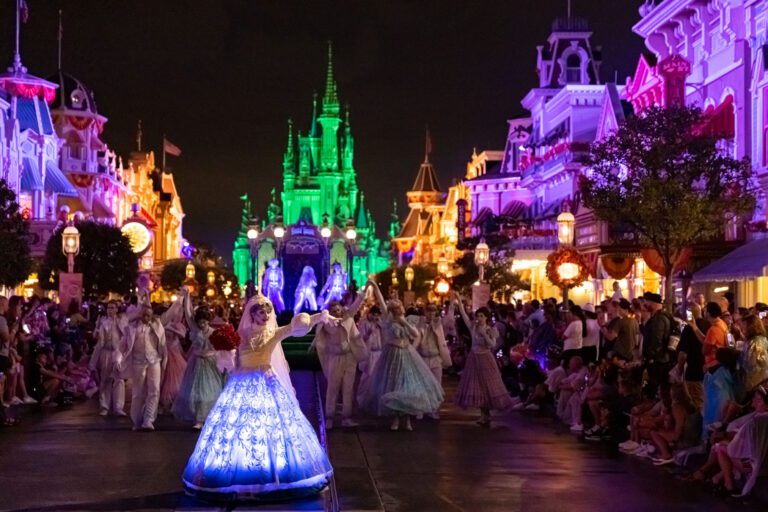 Halloween at Walt Disney World 2022 | Mickey's Not So Scary Halloween Party | Sam's Disney News