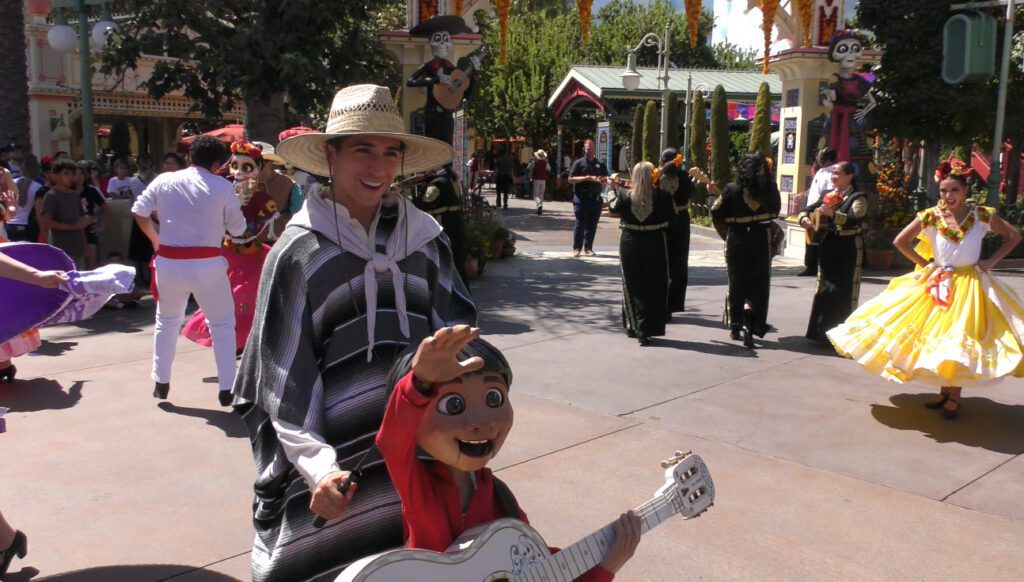 A musical Celebration of Coco | Disney California Adventure | Plaza de la Familia | 2022