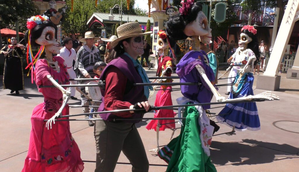 A musical Celebration of Coco | Disney California Adventure | Plaza de la Familia | 2022