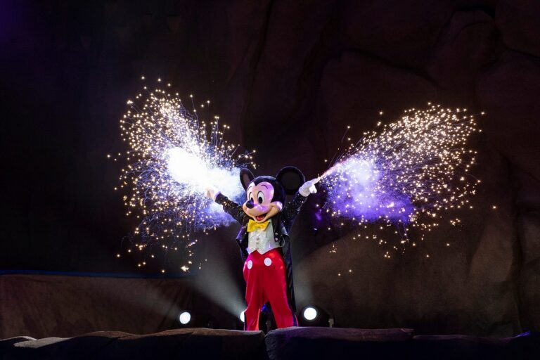 Fantasmic | Walt Disney World | Hollywood Studios | Full Show | New Moana Mulan Aladdin Frozen 2022