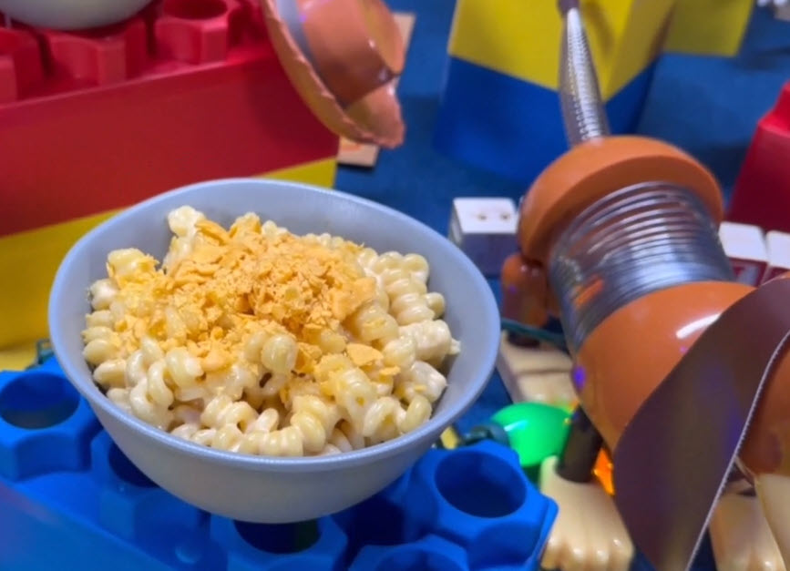 Toy Story Land Roundup Rodeo BBQ - Slinky Dooooooooog Mac & Cheese