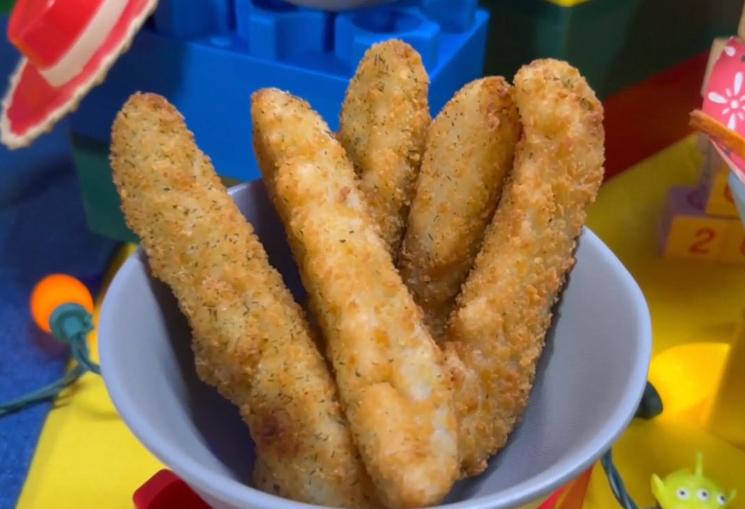 Toy Story Land Roundup Rodeo BBQ - Force Fried Pickles