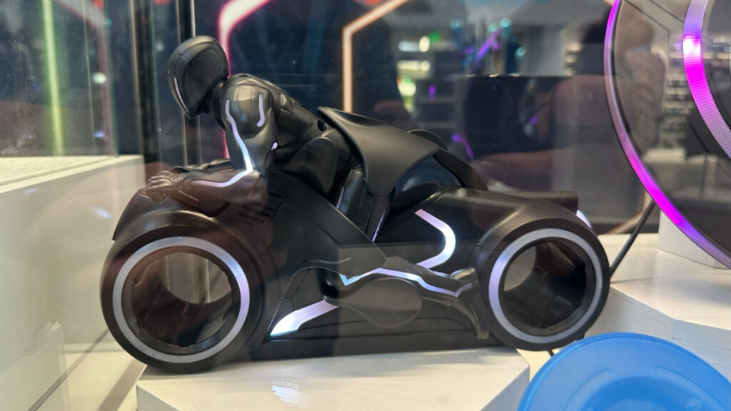 Tron Lightcycle / Run | Merchandise Preview | Walt Disney World | Tomorrowland 2023