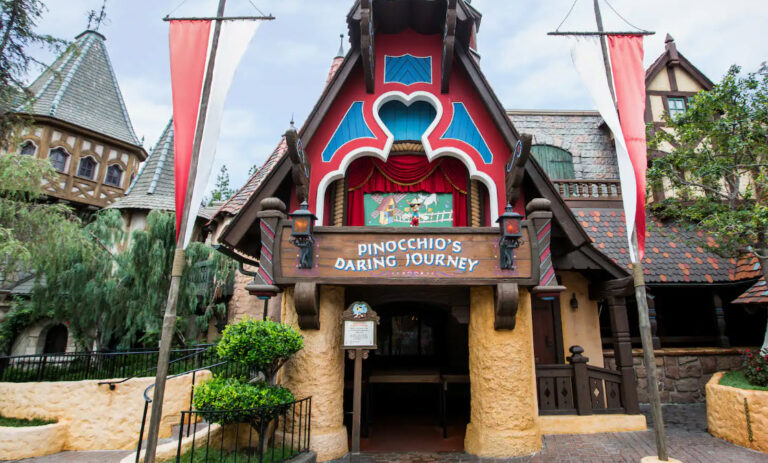 Disneyland | Pinocchio's Daring Journey | Fantasyland | Dark Ride | Attraction POV