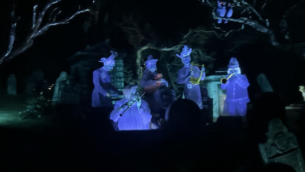 Experience the Chilling Thrills of Disneyland's Haunted Mansion | Full Ride and POV