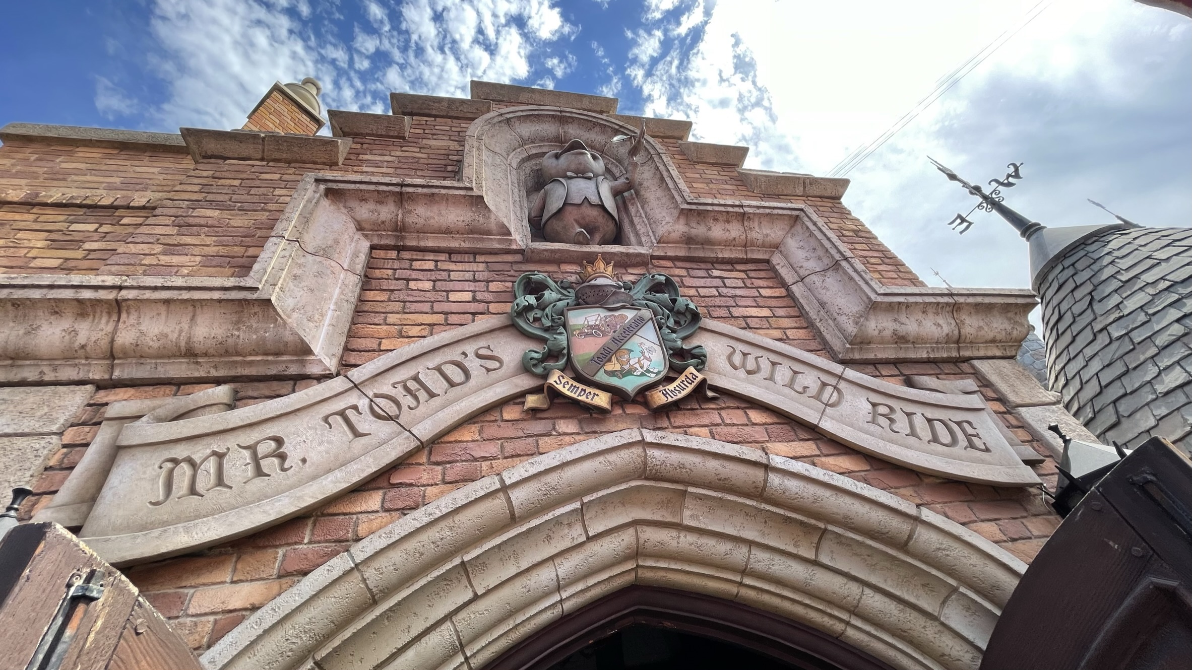 Mr. Toad's Wild Ride | Disneyland | 2022 | Attraction POV | Mr Toad