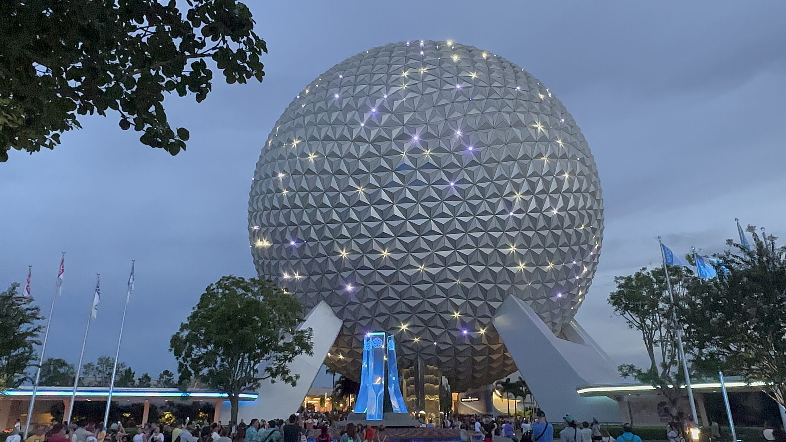 Spaceship Earth Kiss Goodnight | 2023 Epcot Food and Wine Festival Day 1 Loop