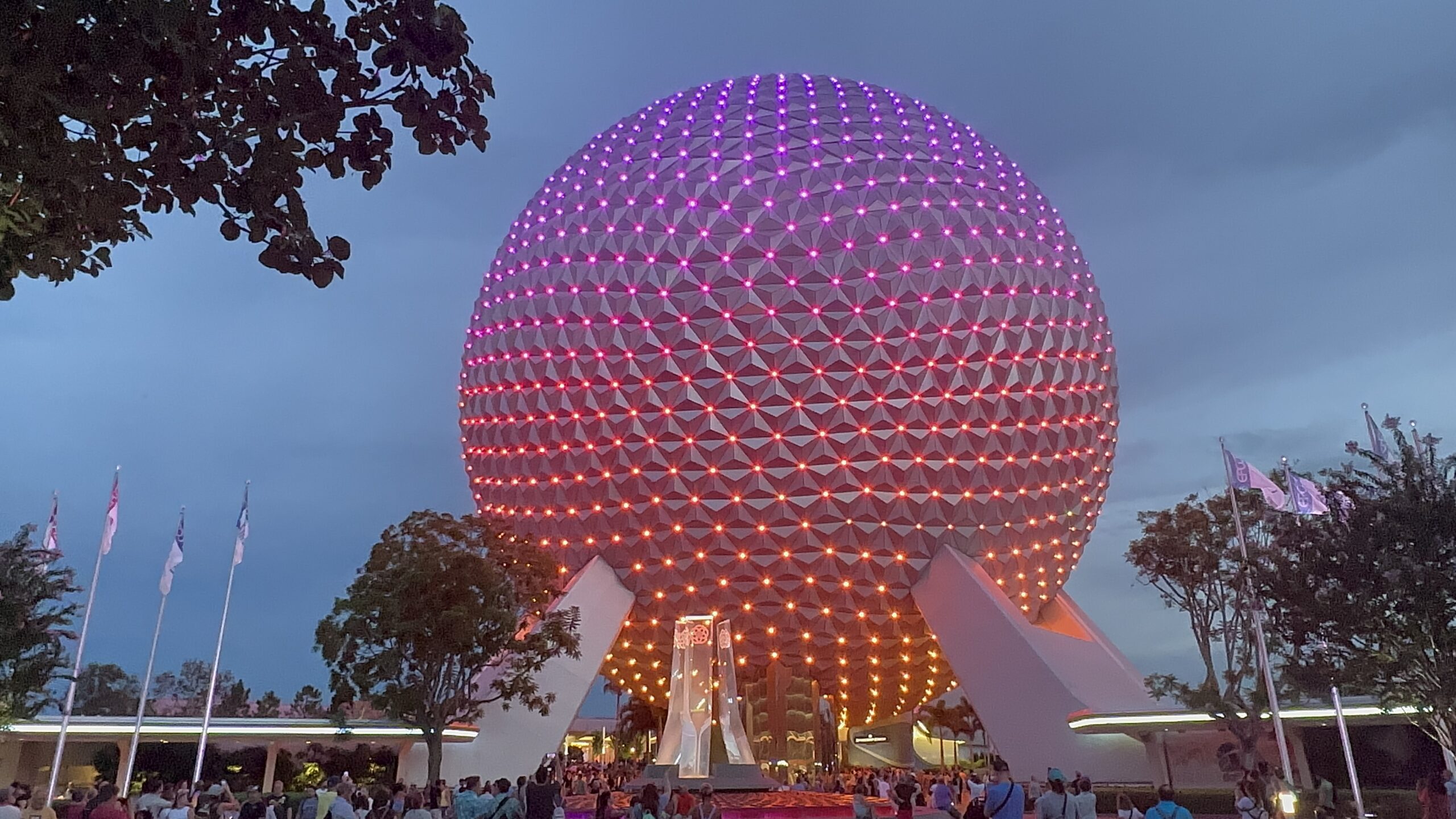 Spaceship Earth Kiss Goodnight | 2023 Epcot Food and Wine Festival Day 1 Loop