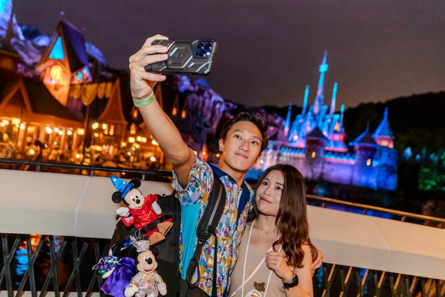 Two cast members taking a selfie at nighttime in Arendelle