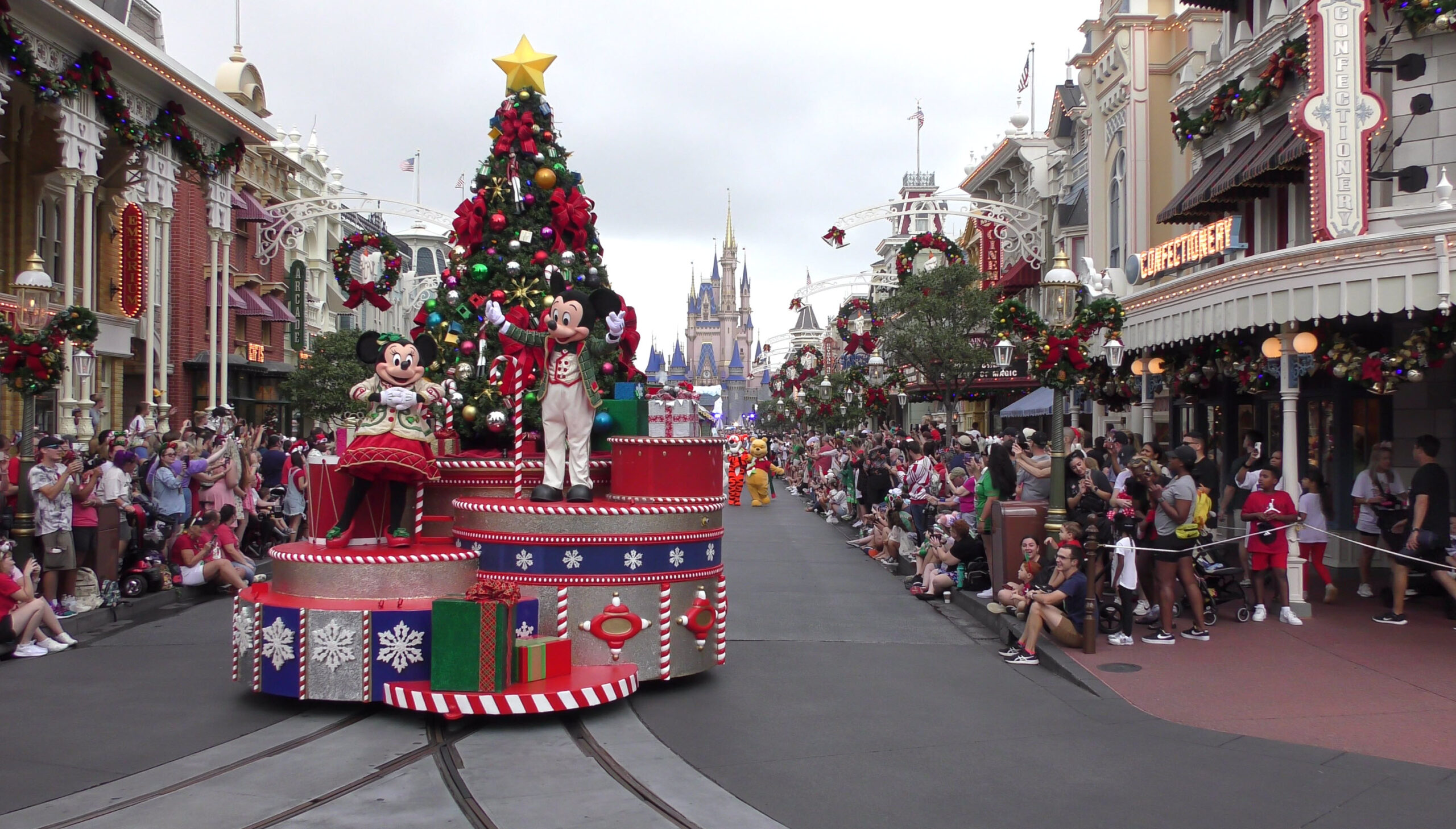 Experience the Magic: 2023 Walt Disney World Christmas Day Parade | Full Parade Taping - Opening Float - Mickey Mouse and Minnie Mouse