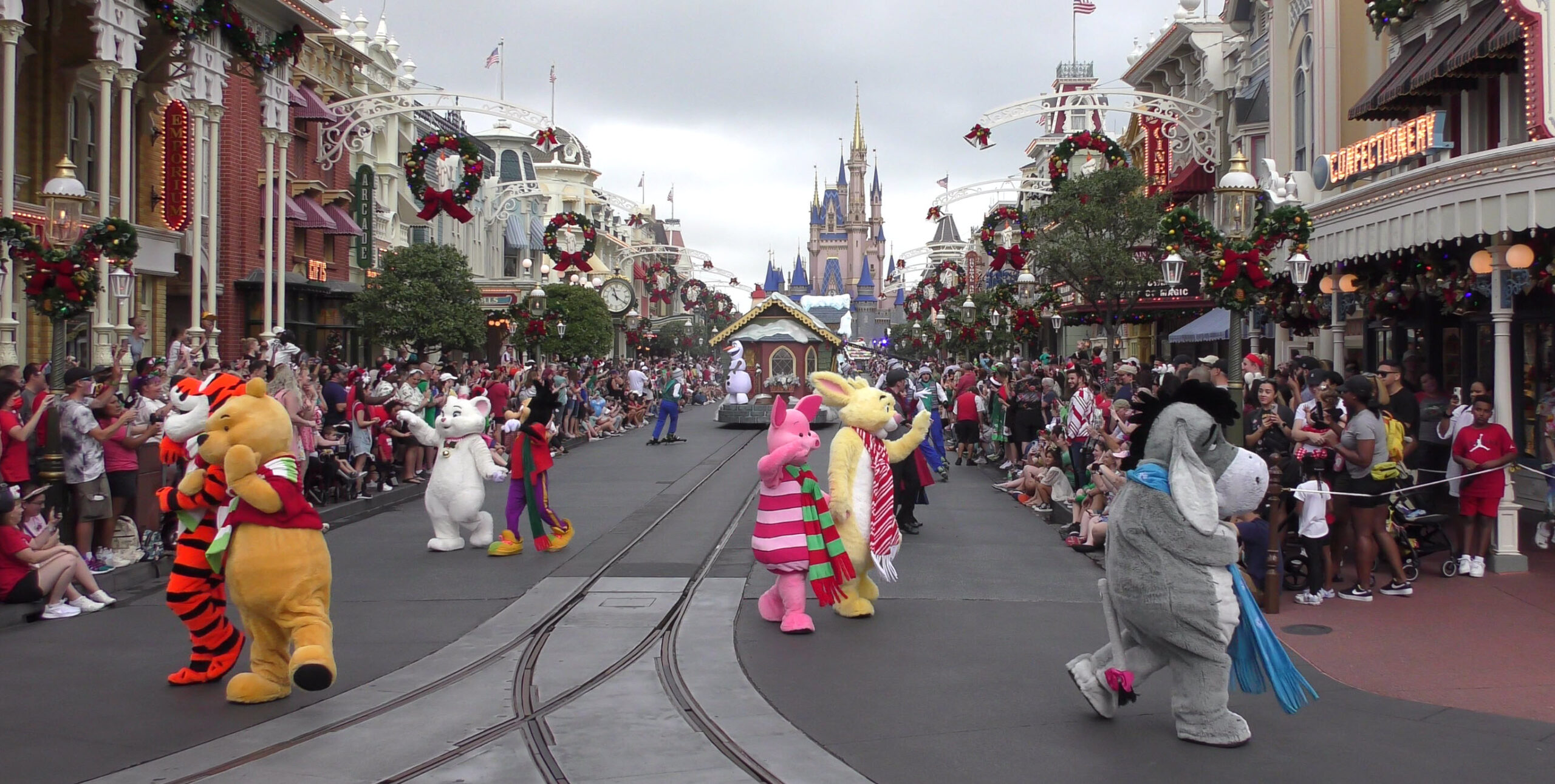 Experience the Magic: 2023 Walt Disney World Christmas Day Parade | Full Parade Taping - Winnie the Pooh and Friends Float