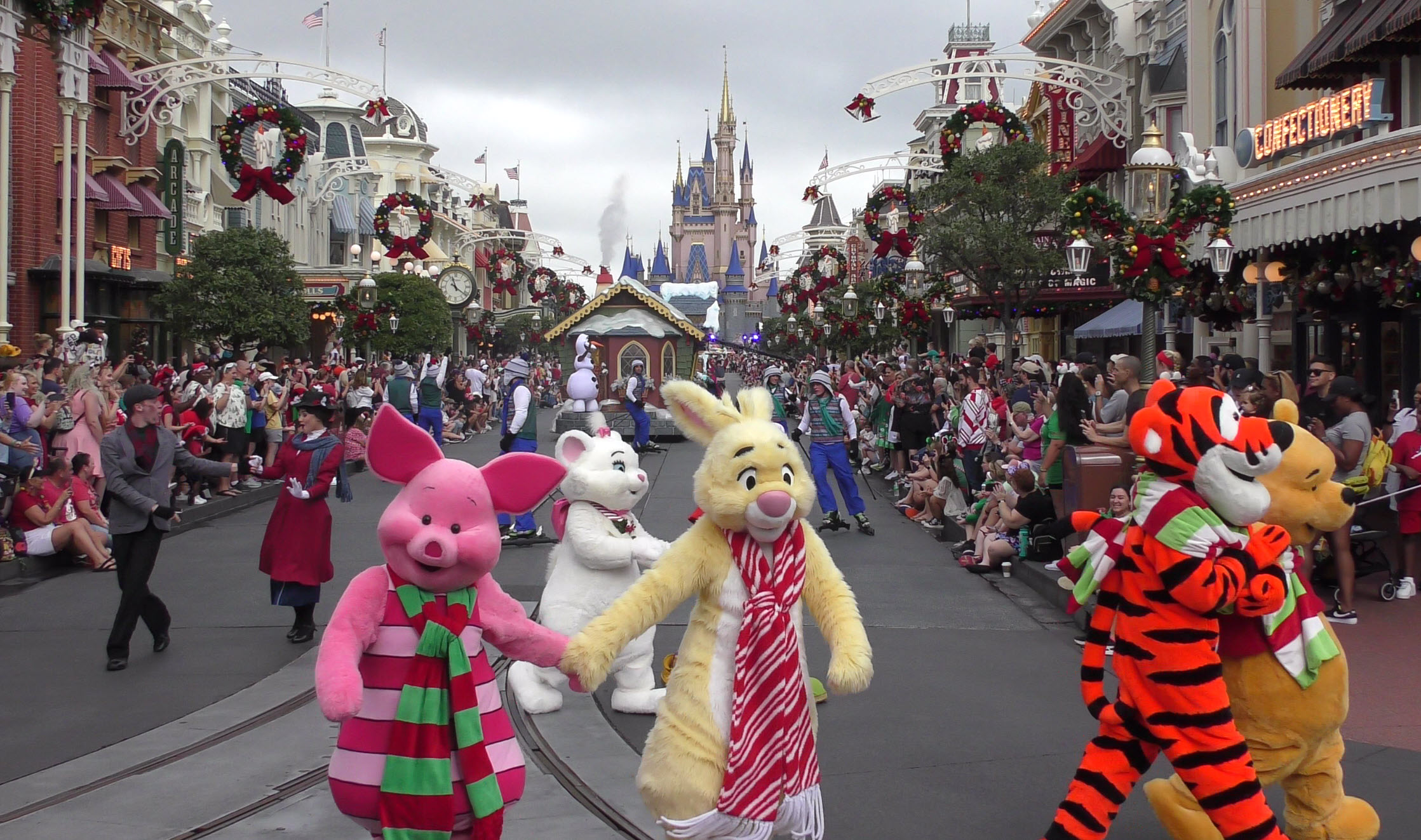 Experience the Magic: 2023 Walt Disney World Christmas Day Parade | Full Parade Taping - Winnie the Pooh and Friends Float