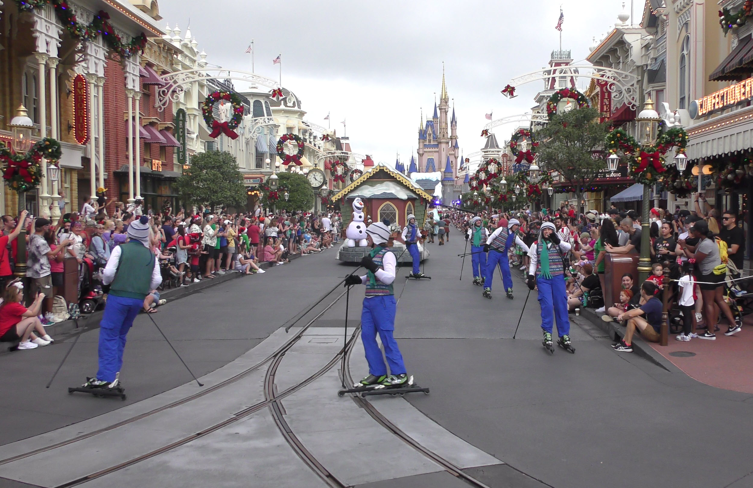 Experience the Magic: 2023 Walt Disney World Christmas Day Parade | Full Parade Taping - Olaf and Skiers