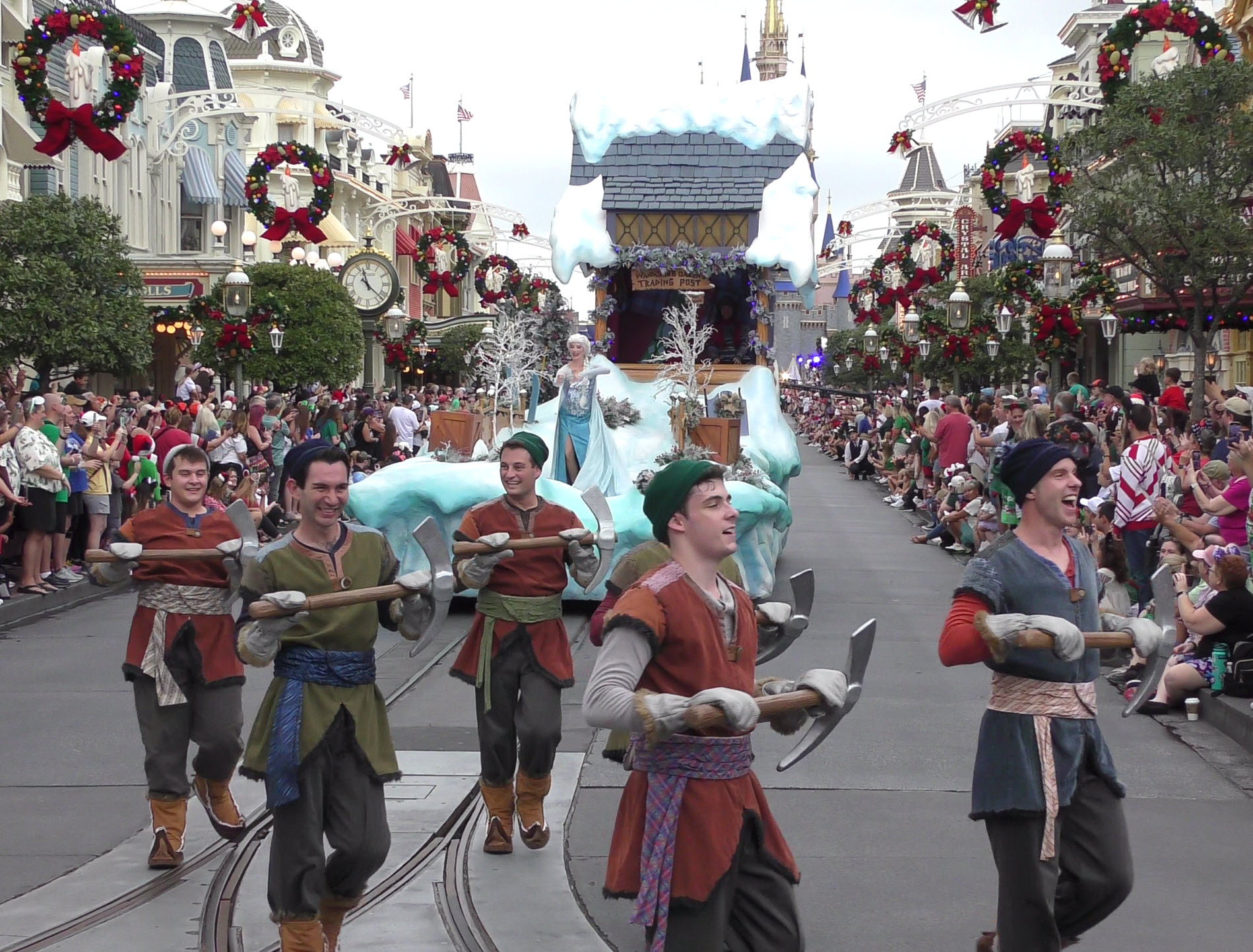 Experience the Magic: 2023 Walt Disney World Christmas Day Parade | Full Parade Taping - Frozen Float