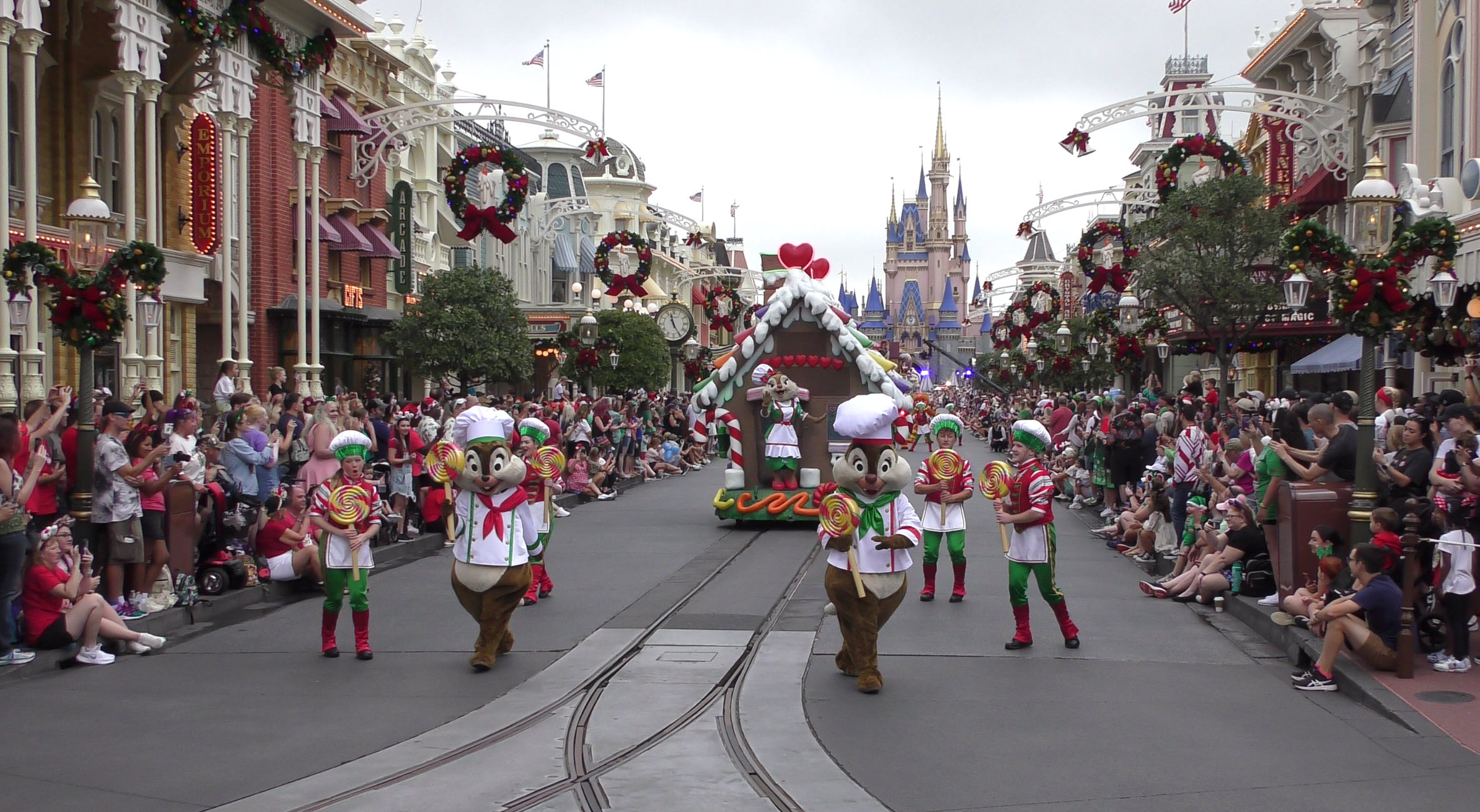 Experience the Magic: 2023 Walt Disney World Christmas Day Parade | Full Parade Taping - Chip and Dale Unit