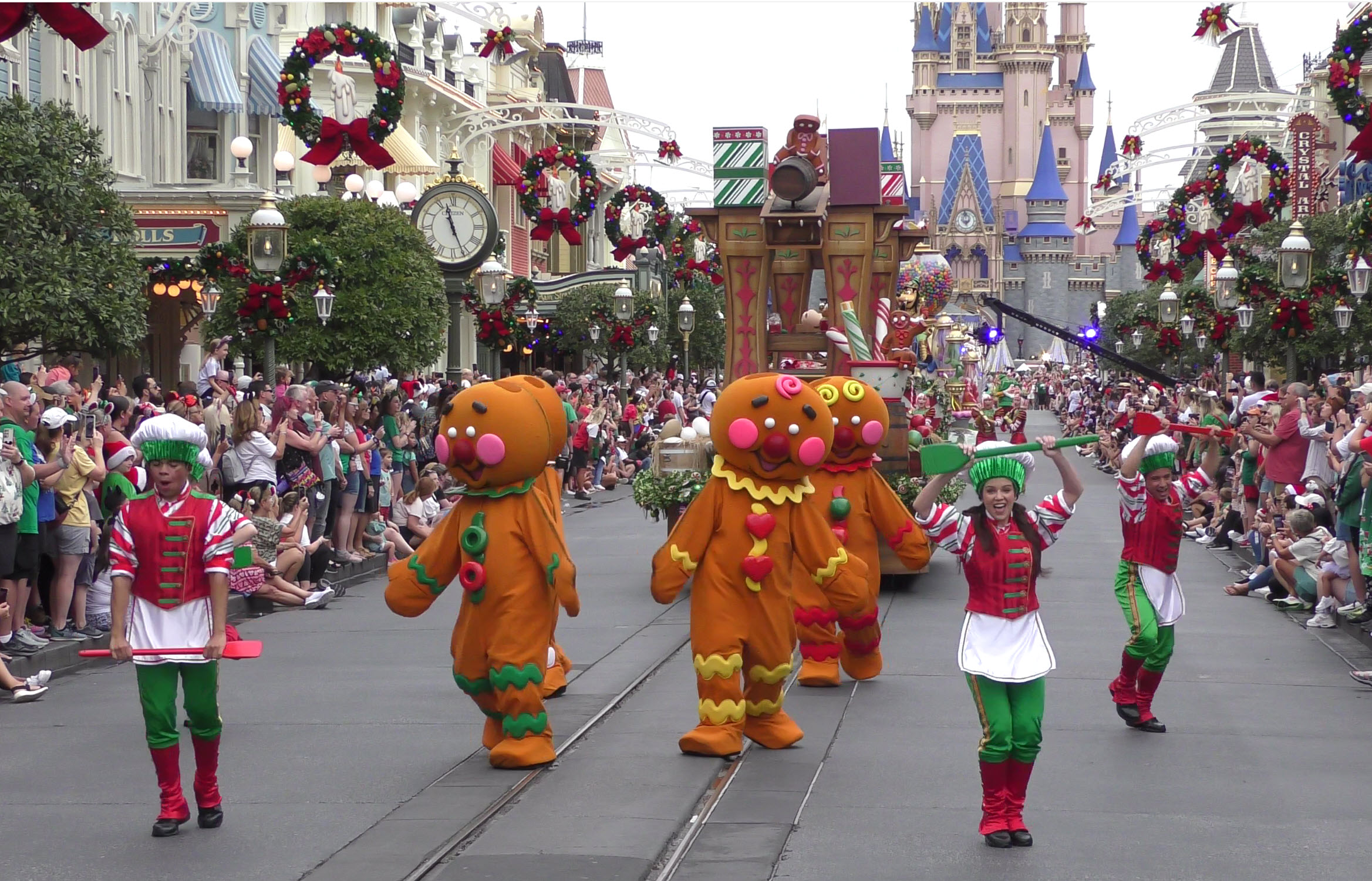 Experience the Magic: 2023 Walt Disney World Christmas Day Parade | Full Parade Taping - Gingerbread and Clarabelle Cow unit