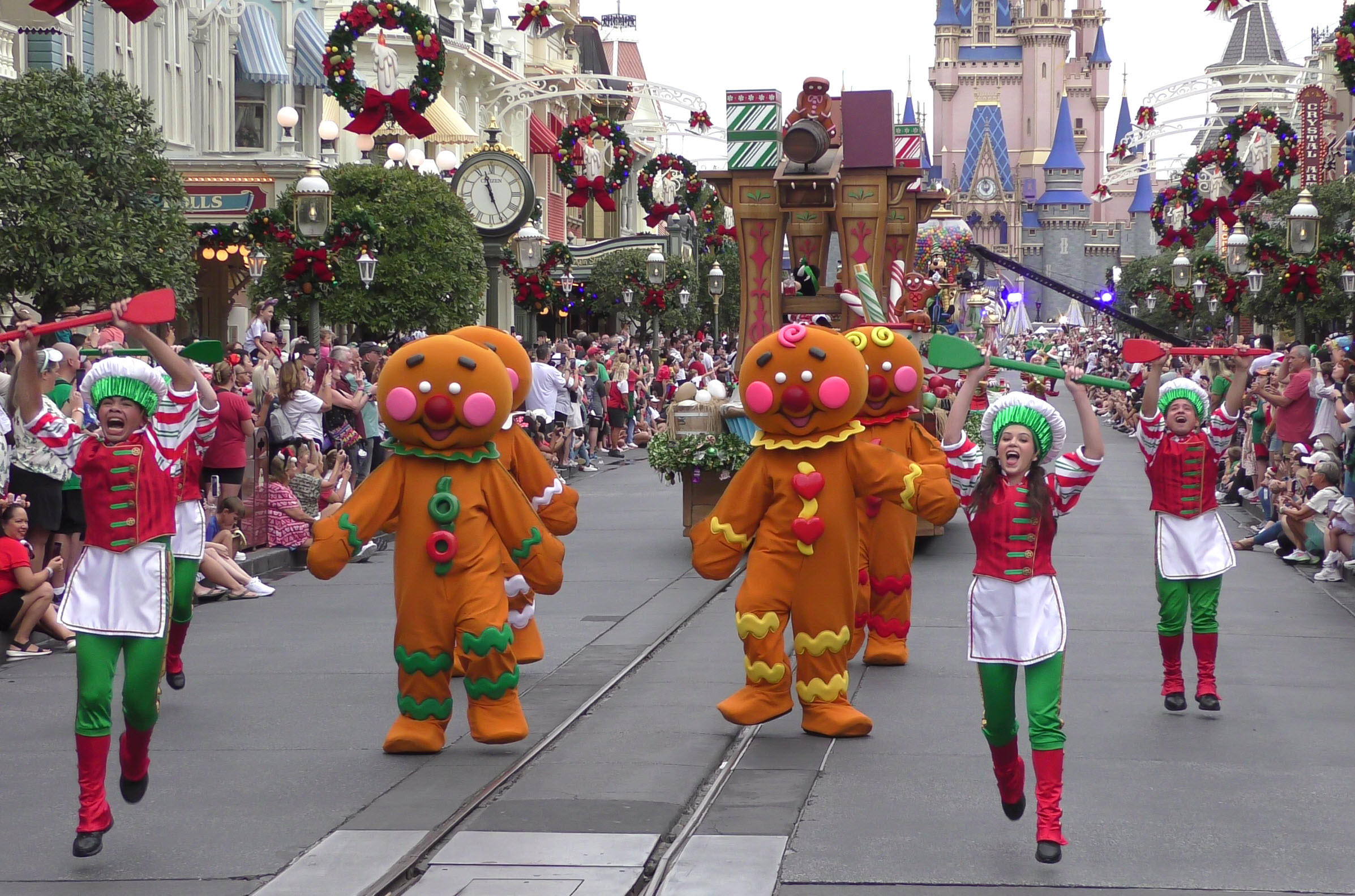 Experience the Magic: 2023 Walt Disney World Christmas Day Parade | Full Parade Taping - Gingerbread and Clarabelle Cow unit