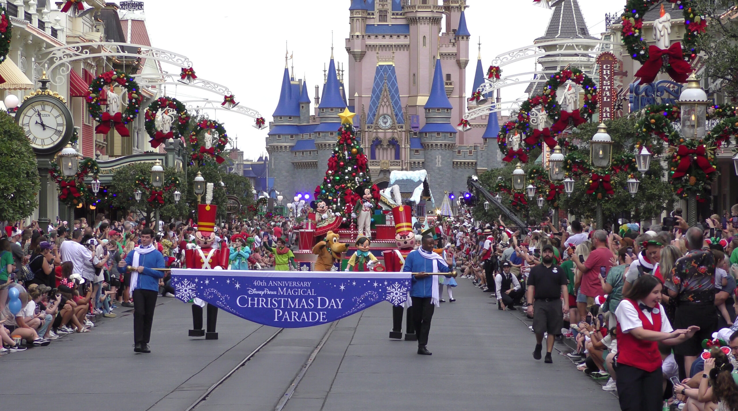 Experience the Magic: 2023 Walt Disney World Christmas Day Parade | Full Parade Taping - Opening Float - Mickey Mouse Minnie Mouse and Friends