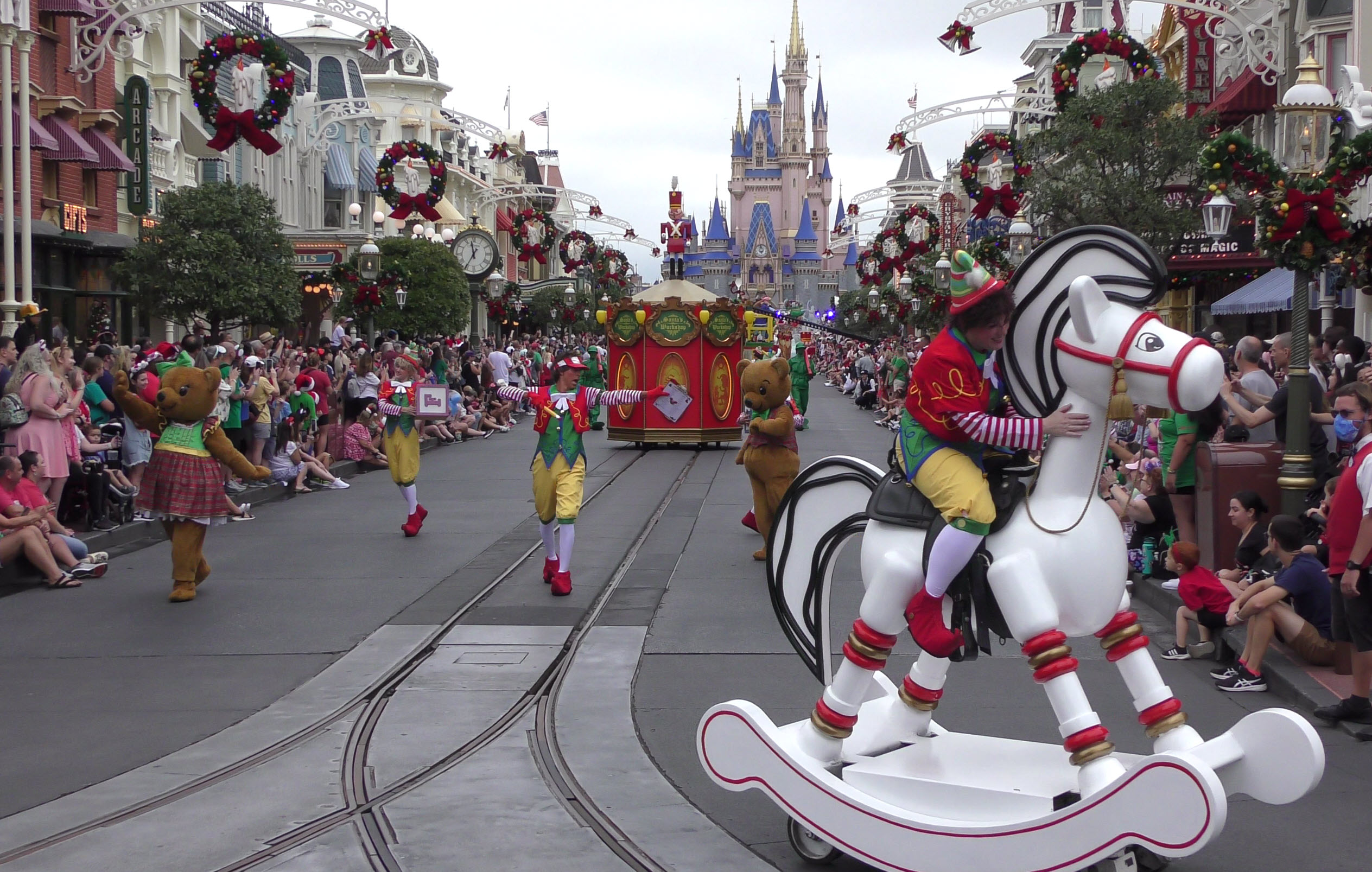 Experience the Magic: 2023 Walt Disney World Christmas Day Parade | Full Parade Taping - Toy Story Unity and Float