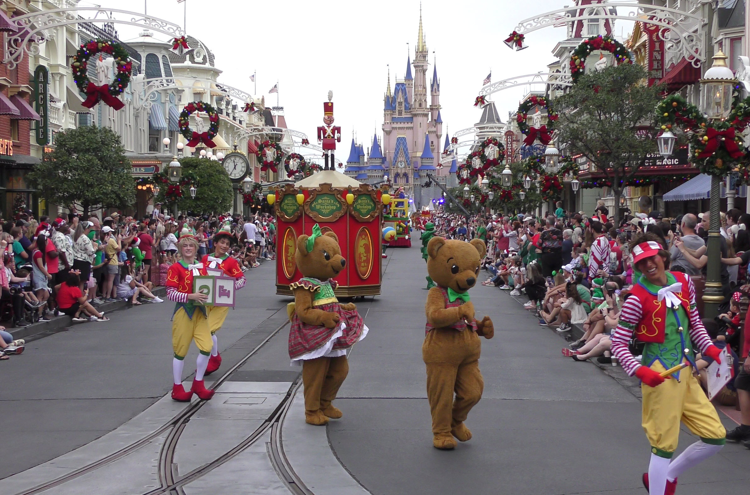 Experience the Magic: 2023 Walt Disney World Christmas Day Parade | Full Parade Taping - Toy Story Unity and Float